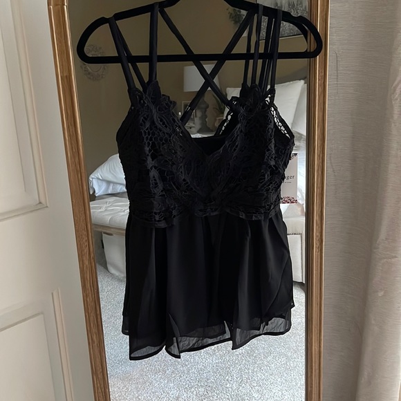 Feager Tops - Black Top with lace detail. Adjustable straps. Size Small